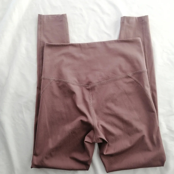 Girlfriend Collective Compressive High-Rise Leggings 28" in Rosebud Pink Medium - Picture 9 of 16